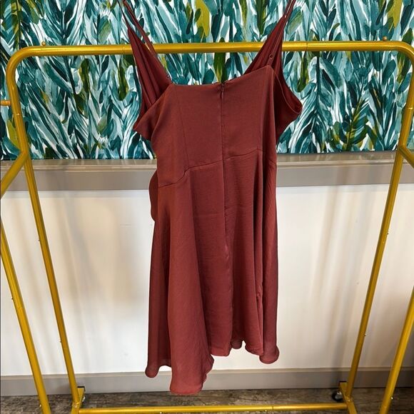 Elegant Burgundy Dress - Picture 3 of 5